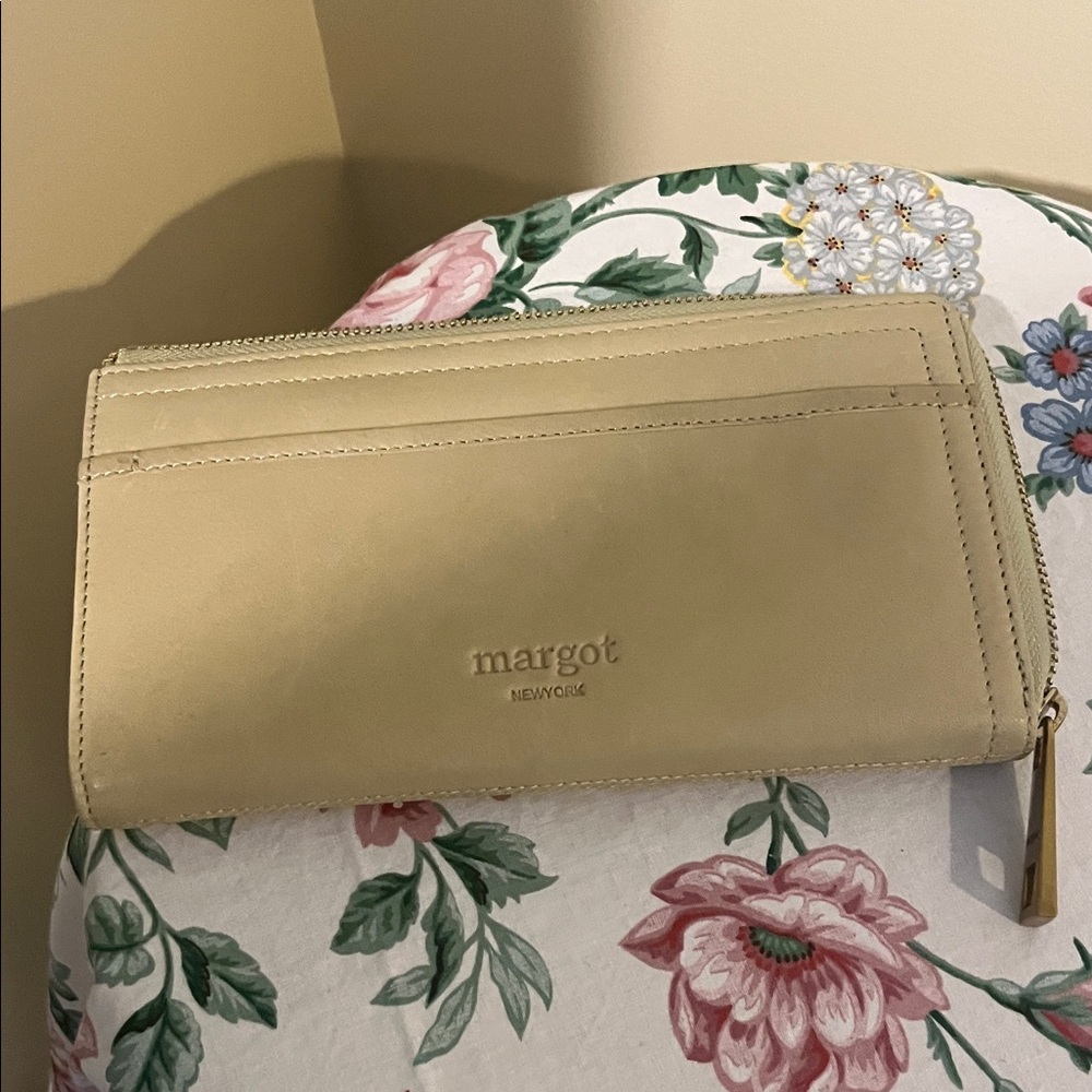 Margot Cream Zip Wallet